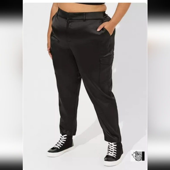 Torrid Women's Plus Size Relaxed Taper Satin Cargo Pant Size 20 Black Festival - Picture 3 of 12